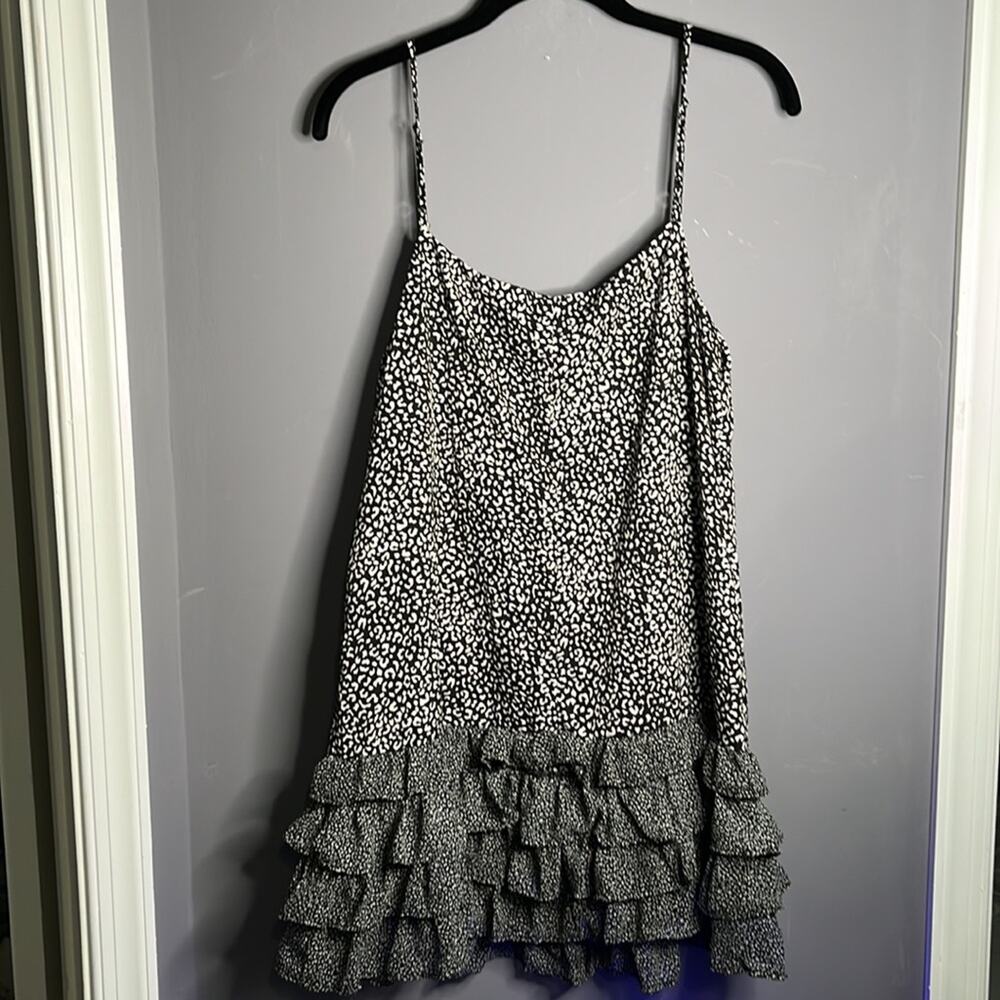 Hyvfe Black and White Leo Print Ruffle Bottom Spaghetti Strap Dress Size Small - Picture 6 of 9